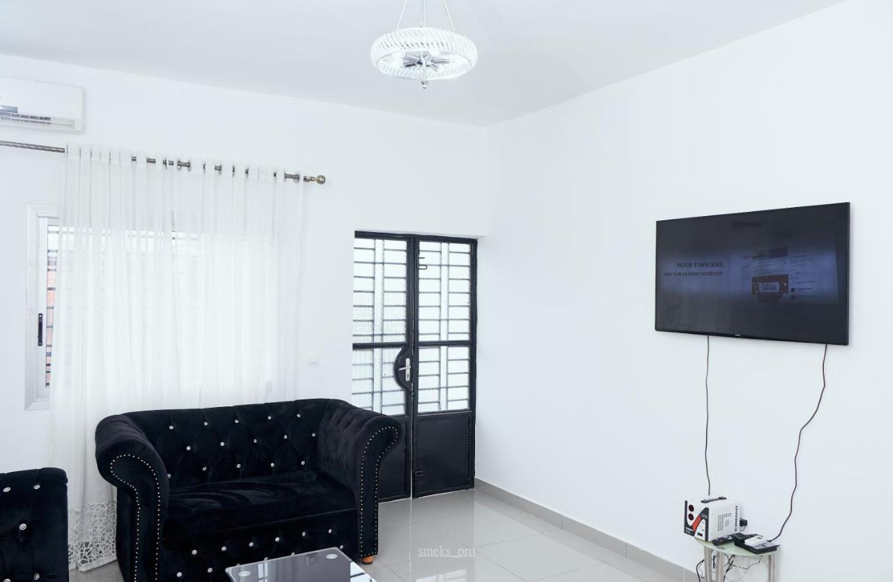 L'Immeuble Queen M.N.M Douala Exterior foto
