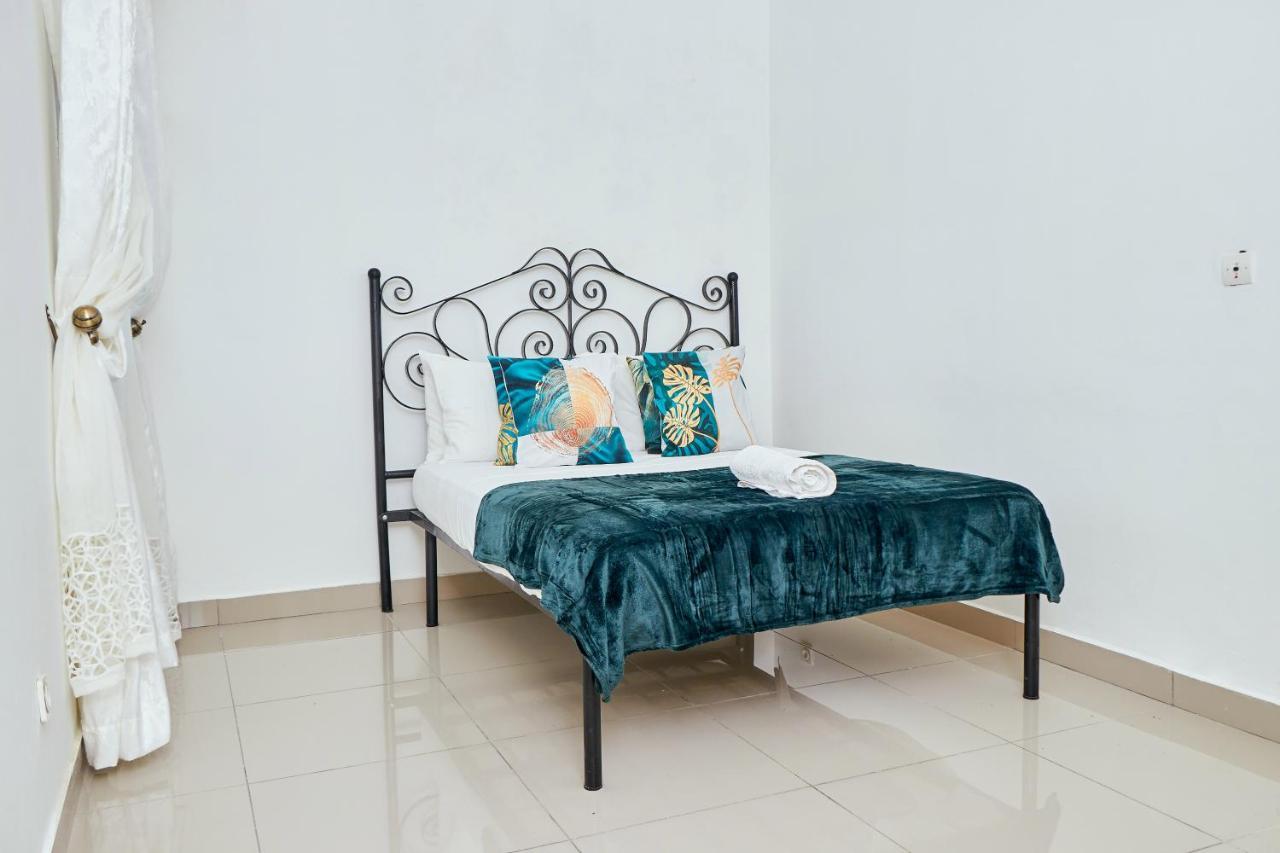 L'Immeuble Queen M.N.M Douala Exterior foto