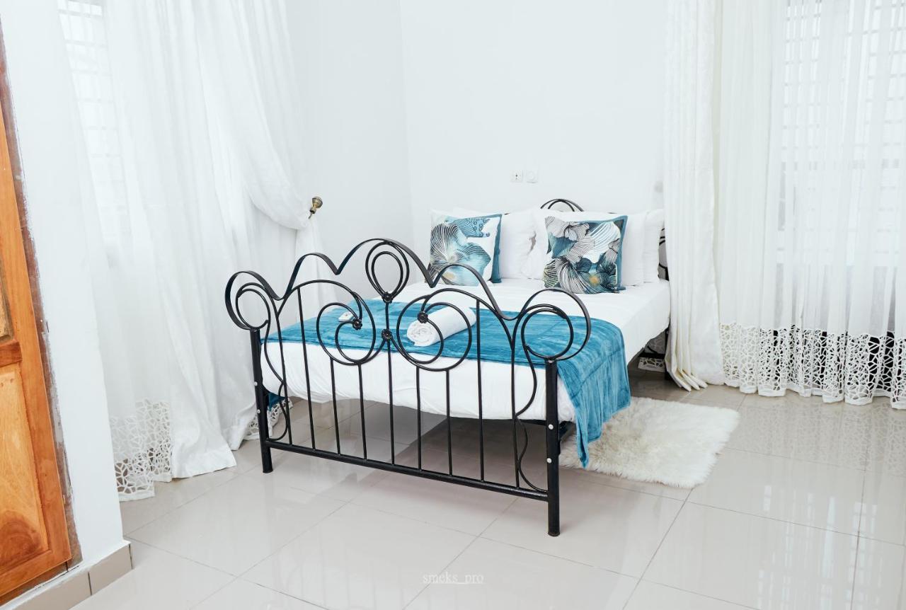 L'Immeuble Queen M.N.M Douala Exterior foto